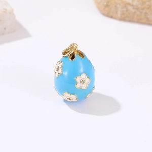 Ciondolo a forma di uovo di Pasqua blu con motivi floreali bianchi e finitura oro