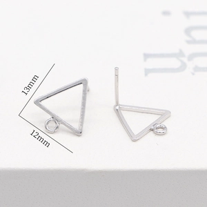 Boucles d'oreilles triangle argentées minimalistes avec boucle de 13mm par 12mm