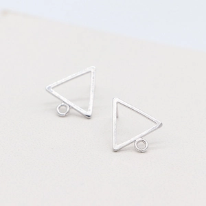 Clous d'oreilles minimalistes S925 argent en triangle creux avec petite boucle d'attache