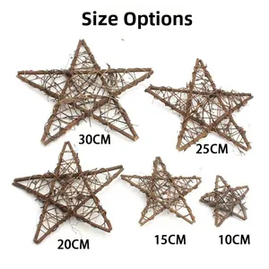 Décorations étoiles en rotin naturel en tailles 10, 15, 20, 25 et 30cm présentées