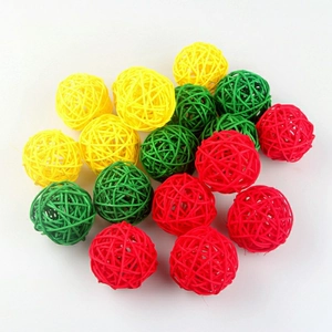 Handwoven 5cm natural rattan balls in red, yellow and green colors for home party decoration