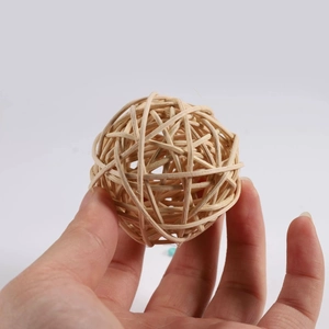 Natural Rattan Woven Bird Toy For Parrots Small Ball Star Design Claw Grabbing Chewing Toy Natural Wood Color Cage Accessory