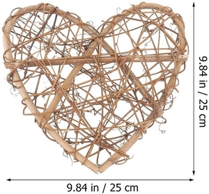 Dettaglio di una ghirlanda di rattan a cuore da 25 cm con misure per decorazioni fai-da-te