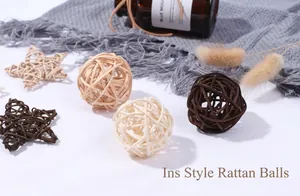 Boules et étoiles décoratives en rotin tressé pour accessoires de photographie minimalistes