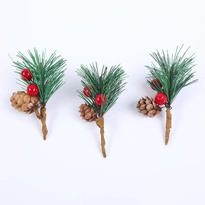 Ramo di pino natalizio artificiale con bacche rosse e pigne per decorazioni regalo