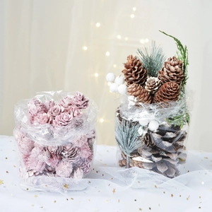 Pommes de pin roses et naturelles avec branches artificielles pour décor de Noël festif
