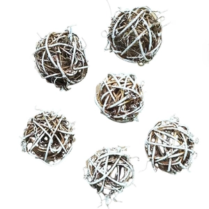Six boules en rotin enneigées pour décoration de Noël rustique et scènes d'hiver