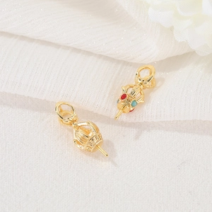 Goldene Kronen-Anhänger mit roten und blauen Perlen für DIY-Halsketten und Schmuck