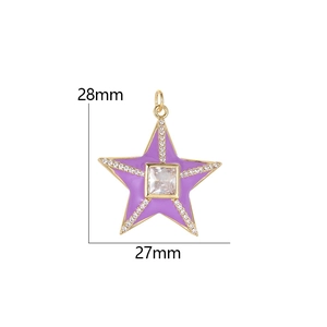 Détail d'un pendentif étoile en émail violet de 28mm avec placage or et zircons