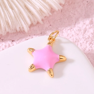 Makroaufnahme von 14K Gold Pink Emaille Seestern Anhänger für DIY Schmuck