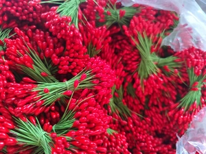 Détail de pistils de fleurs artificiels rouges de 5mm pour bricolage de Noël fait main