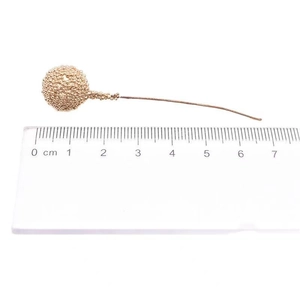 Detaillierte Maßansicht eines einzelnen goldenen Schaumbeeren-Zweigs mit 7cm Längenmaß