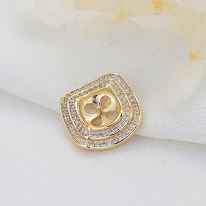 Support de bijoux carré plaqué or 14K avec zircons pour colliers et boucles