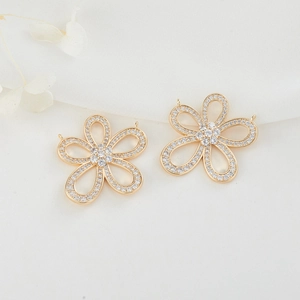 Pendente fiore a cinque petali placcato oro 14K con zirconi per creazione gioielli