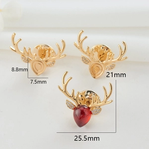 Vintage Hirschgeweih-Brosche in Gold mit rotem Edelstein und feinen Diamantakzenten
