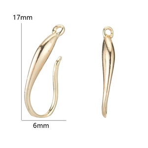 Detailansicht der 14K vergoldeten Messing-Ohrhaken mit geschlossenen Ösen 17mm x 6mm Maß