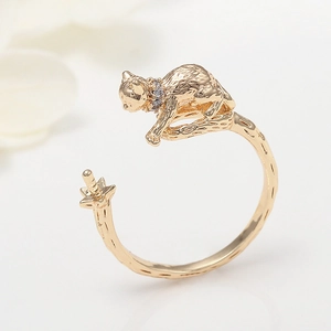 Exquisite golden cat motif open ring with zircon necklace and star charm detail