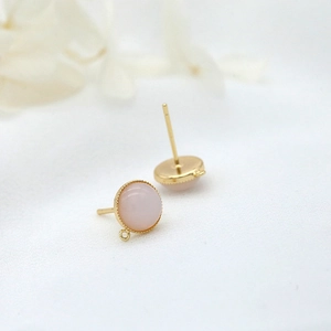 Boucles d'oreilles clous en verre opale rose avec tiges S925 et accents dorés