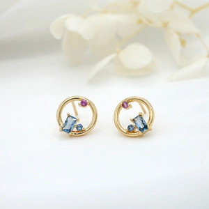 Boucles d'oreilles en zircone avec pierres colorées et monture ronde plaquée or 14K