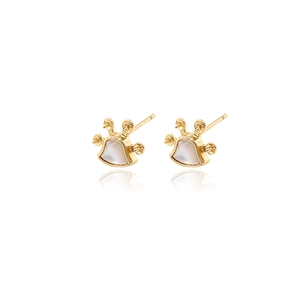 Minimalistische 14K vergulde kattenpoot oorbellen met witte parelmoer inleg