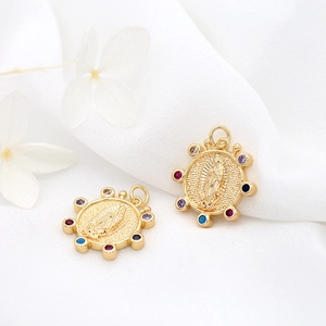 Pendentif visage de soleil plaqué or 14K serti de zircons colorés pour bijoux