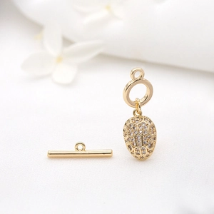 Slangenkop toggle sluiting set in 14k verguld messing met ingelegde zirkoonstenen