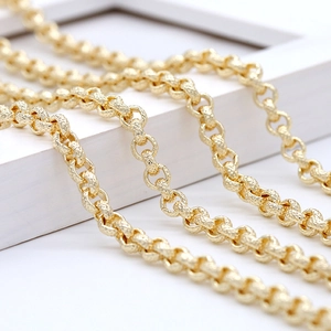 Textured 14K gold plated chunky chain necklace with embossed diamond pattern links
