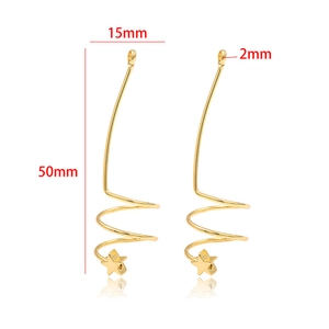 Detaillierte Größenangaben für 14k vergoldete Stern-Spiralohrringe, Maße 50x15mm