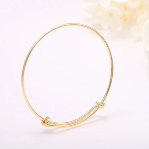Minimalistischer 14k Gold verstellbarer Armreif mit Schiebeverschluss und Politur