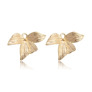 Par de colgantes de hoja chapados en oro de 14K con textura de metal cepillado para joyas