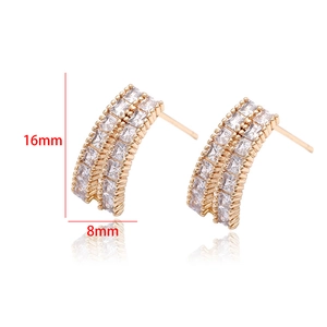 Détail des boucles d'oreilles arc plaquées or 14k avec double rangée de zircons, 16x8mm