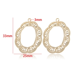 Detail of 14k gold-plated copper heart pendants with rose pattern and size dimensions