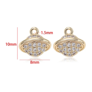 Detalle del colgante Saturno de 10x8mm en oro de 14k con circonita y tamaño del anillo
