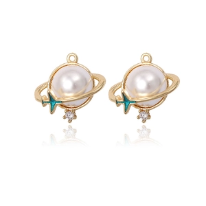 Colgante de planeta y avión bañado en oro de 14k con perla y circón para joyería DIY