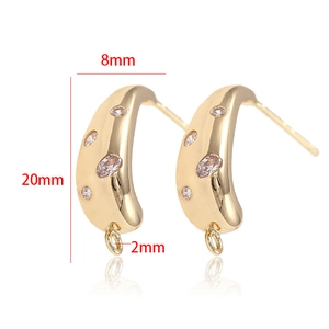 Détail de boucles d'oreilles dorées de 20mm avec zircons et anneaux de 2mm pour DIY