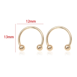 Detailansicht der 14k vergoldeten U-förmigen Ohrclips mit Maßen 12mm x 13mm