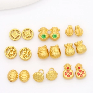 Goldene Sandstrahl-Glücksbringer mit Glückskatze und Geldsack für DIY-Armbänder