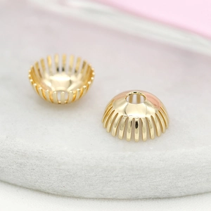 Capuchones de cobre bañados en oro 14K con textura radial para creación de joyería DIY
