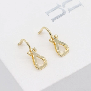 Close-up of 14K gold plated horseshoe ear clips with a polished mirror finish detail