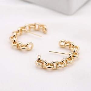 Orecchini a cerchio dorati 14K con design a catena intrecciata per donne eleganti