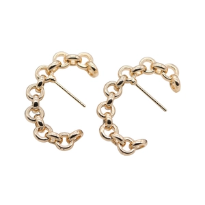 Paia di eleganti orecchini a perno a catena a C placcati oro 14K con finitura lucida