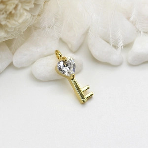 Colgante de llave de corazón de oro de 14K con circonitas para joyería DIY