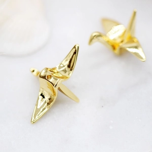 Boucles d'oreilles origami grue en laiton plaqué or 14K avec finition miroir poli