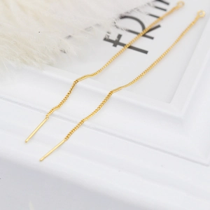 Minimalistisches langes 14K vergoldetes Quasten-Ohrdraht-Zubehör mit feiner Kette
