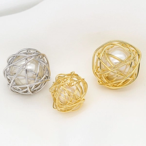 Détail de breloques nid d'oiseau plaqué or 14K avec perles blanches pour bijoux DIY