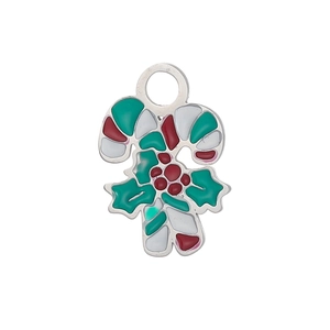 Détail de pendentif de Noël canne en sucre et houx avec émail rouge et vert brillant