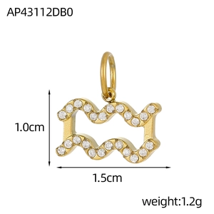 Detailansicht goldener Wassermann-Anhänger mit 1,5 cm Breite und Besatzsteinen