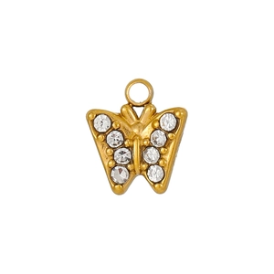 Detail eines goldenen Schmetterlingsanhängers mit Zirkonia und Öse aus Edelstahl