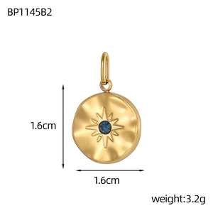 Detailansicht eines 1,6 cm goldenen Wellenanhängers mit dunkelblauem Edelstein