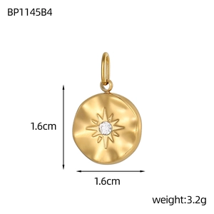 Detailansicht goldener 1,6cm runder Anhänger mit Hammerschlag-Textur und Edelstein